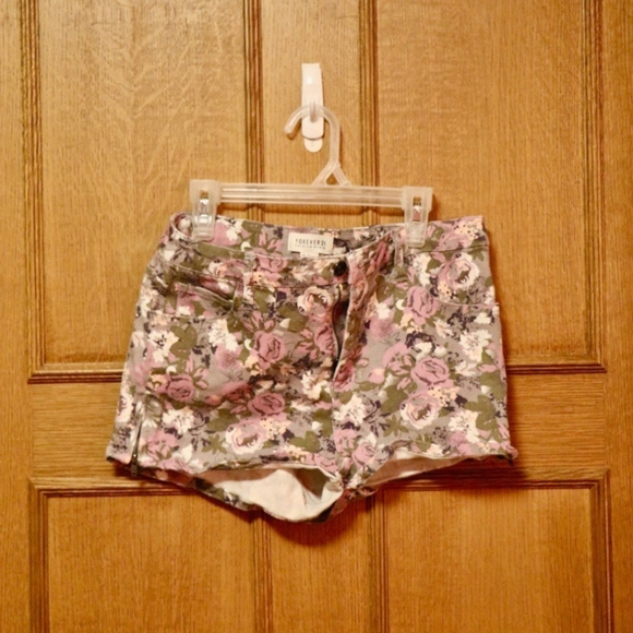 Forever 21 Gray and Purple Floral Shorts NWOT 27 - Picture 2 of 4
